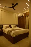 โรงแรม โนเบิล นุค 100 ฟุต โรด อินดิรานาการ์