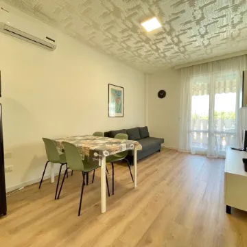 Modern Flat with Pool View Balcony