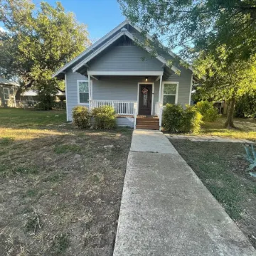 Charming 2-bedroom house with Heat, AC, Cable, WiFi in peaceful Hondo
