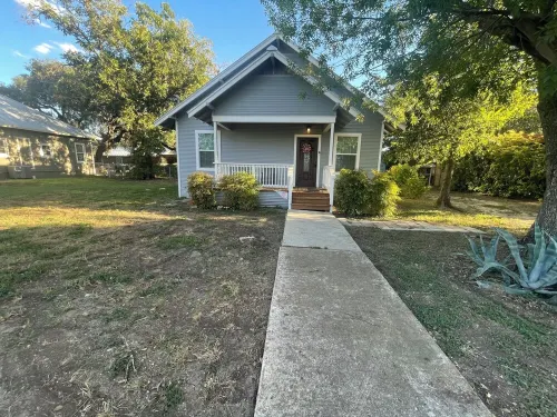 Charming 2-bedroom house with Heat, AC, Cable, WiFi in peaceful Hondo