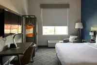 Comfort Inn & Suites Calhoun South - Parkplatz