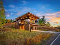 Crested Butte Mountain | Hot Tub, BBQ Area & Views マウント・クレスティド・ビュートのホテル