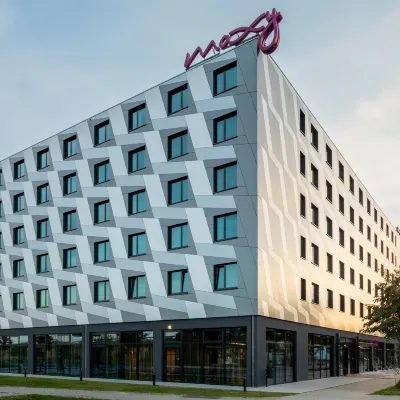 Moxy Berlin Airport Отели рядом с достопримечательностью «Станция метро "Цвиккауэр Дамм"»