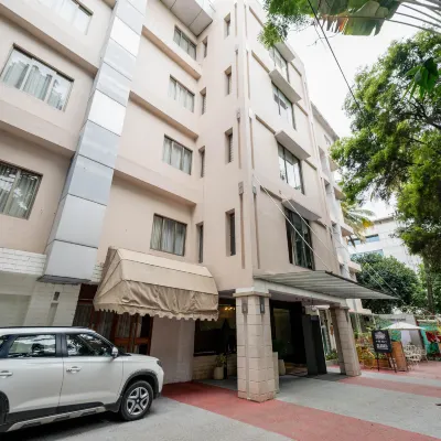 La Sara Grand Hotels near St. John's Auditorium