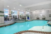 홀리데이 인 & 스위트 칼리지 스테이션 - 애기랜드 바이 IHG - 수영장
