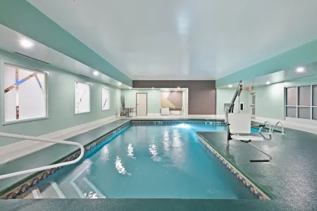 Holiday Inn Express & Suites Harrisburg S - New Cumberland Отели в г. Фэрвью Тауншип