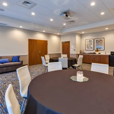 Holiday Inn Express & Suites EAU CLAIRE WEST I-94 by IHG