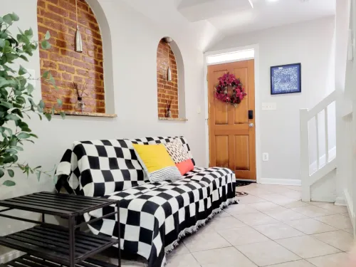 1-BD Home near Stadiums Free Parking - balcony