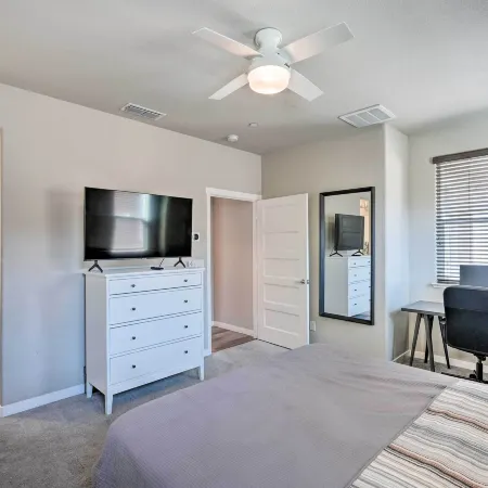 Pet-Friendly Elk Grove Retreat w/ Balcony!