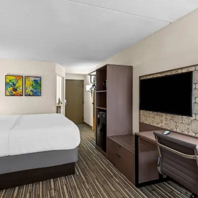 Hotel Concord Syracuse, Ascend Hotel Collection Hotels near Syracuse Hancock International Airport