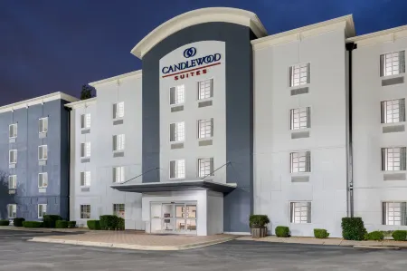 Candlewood Suites Mooresville/Lake Norman,NC Отели рядом с достопримечательностью «Trump National Golf Club Charlotte»
