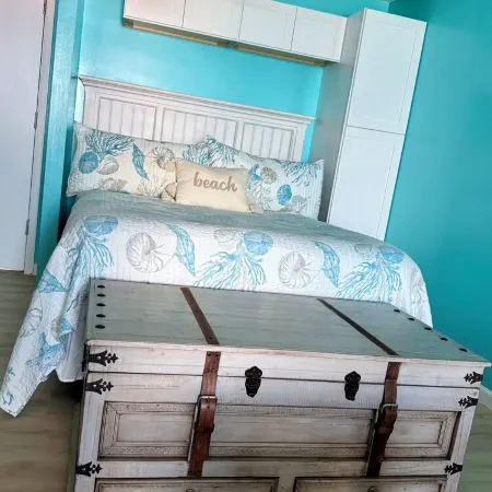 Stylish Renovated Getaway with Stunning Views - Siren's Song at Sapphire Village