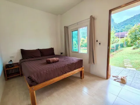 ห้องมาตรฐานเตียงคู่หรือเตียงแฝดพร้อมระเบียงและวิวภูเขา