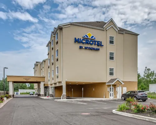 Microtel Inn & Suites by Wyndham Niagara Falls Hotels near Niagara Aerospace Museum