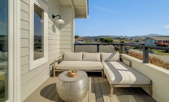 Steps to Ocean: Luxe Family Home in Half Moon Bay!