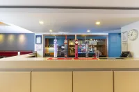 Holiday Inn Express WARWICK - STRATFORD-UPON-AVON by IHG - bar