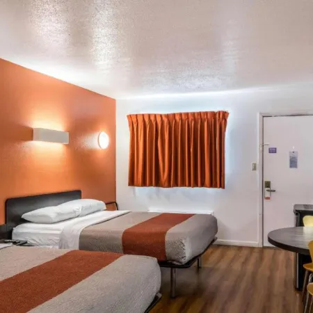 Motel 6 Clarksville, TN
