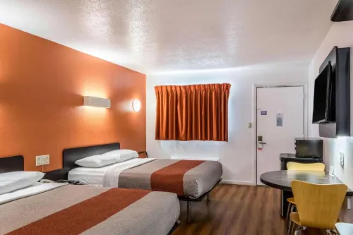Motel 6 Clarksville, TN