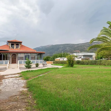 Villa Psani Beachfront Escape With Garden
