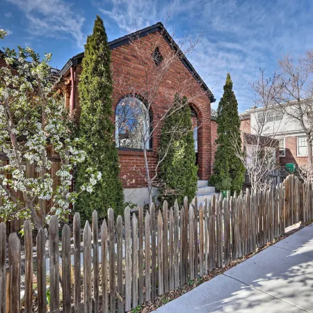 Ski, Shop and Explore Walkable Midtown Reno Oasis!