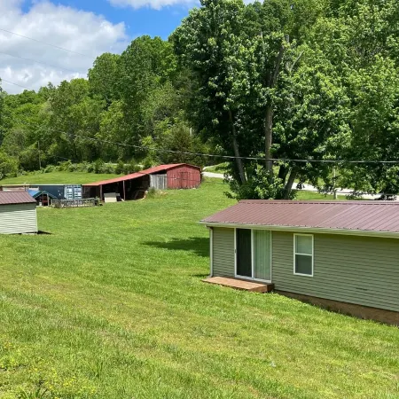 Rosey's Retreat Charming 2-bedroom Country Cottage in LaFollette, Tennessee WiFi