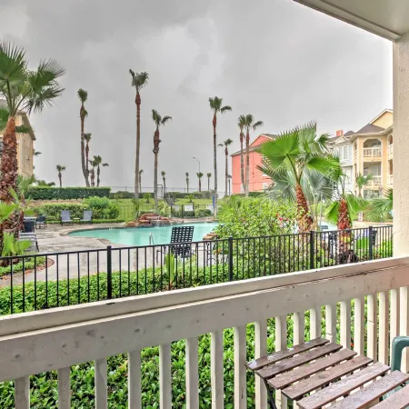 Steps to Pool and Ocean! Coastal Gem in Galveston