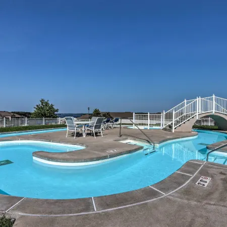 Lakefront Patio, Pool Access! Lands End Condo