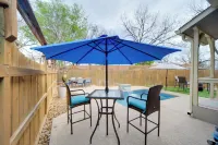 Cocktail Pool! Fredericksburg Bungalow by Main St - 3-Sterne