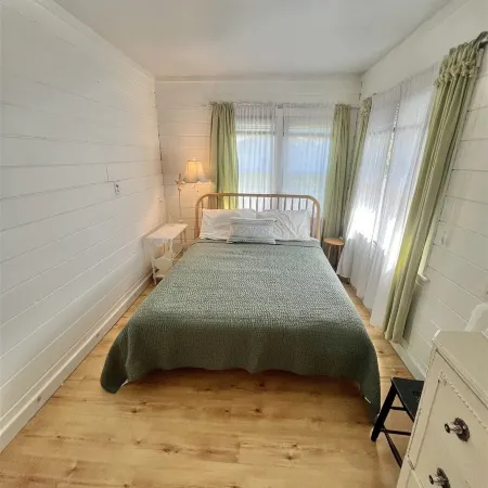 Pine Tree Cottage Limit 5 2 Bedroom Cottage