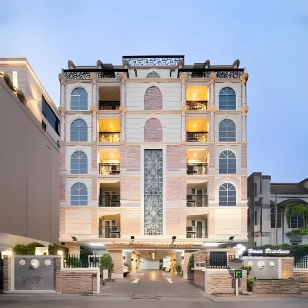 Aspira Hana Executive Suites Thonglor Отели рядом с достопримечательностью «Торговый центр SeenSpace»