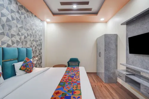 FabHotel Raas Plaza Hotels in Kanpur