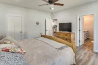 Tullahoma Whiskey Trail Base w/ Yard & Fire Pit - Wifi