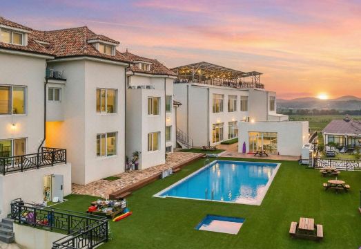 벨로시 키즈풀빌라 실내 수영장 전경