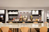 Home2 Suites by Hilton Canton - breakfast