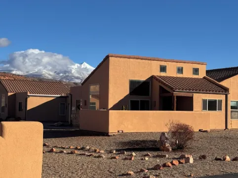 Spacious and Bright, Private Patio, Moab Views, Pool, XL Driveway, 2 Car Garage