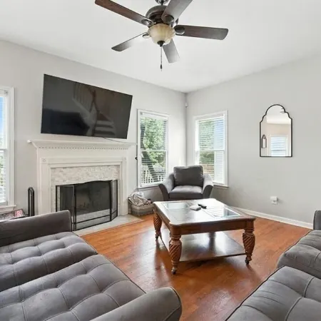 Beautiful Downtown Brick Road Home Oasis With Stadium View