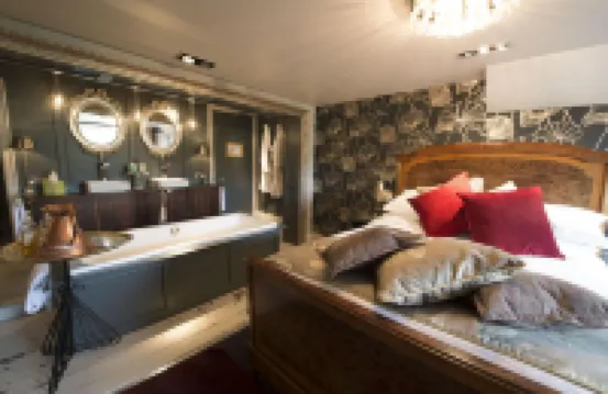 The Five Bells Inn Hotels in 