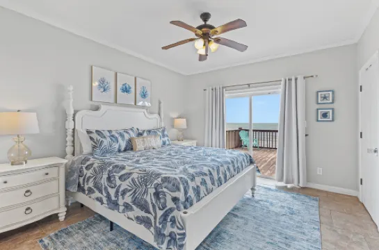 Gulf-Front Pool and Spacious Living - Charming Coastal Retreat 多芬島酒店