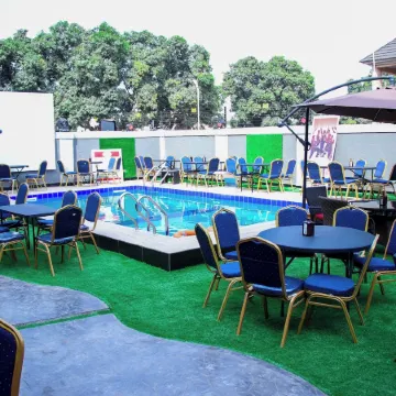 Villa Toscana Hotel Asaba