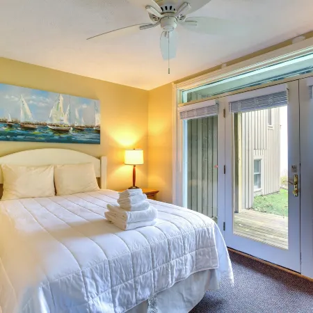 Glen Arbor Vacation Rental w/ Views of Lake!