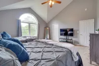 Pocono Home w/ Hot Tub & Fire Pits: 1 Mi to Lakes! Hotels in 