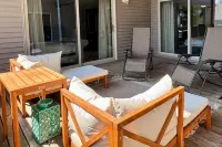 Modern, Spacious Loft in Douglas with Free Parking!
