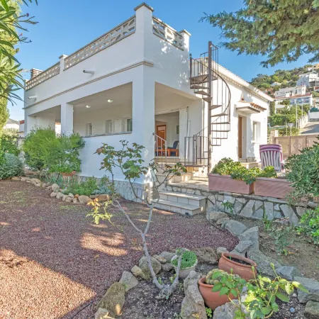 3 Bedroom Villa in Roses Near the Beach