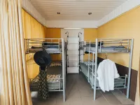 One Love One World Ayia Napa Square Hostel 鄰近聖納帕修道院的酒店