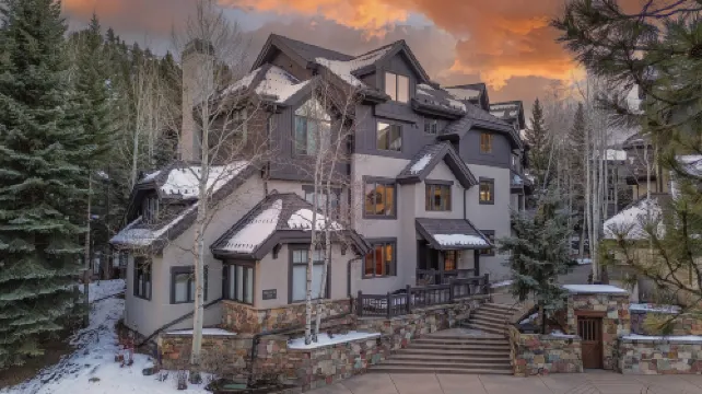 Charming Ski Access and Community Amenities - Delightful Alpine Retreat
