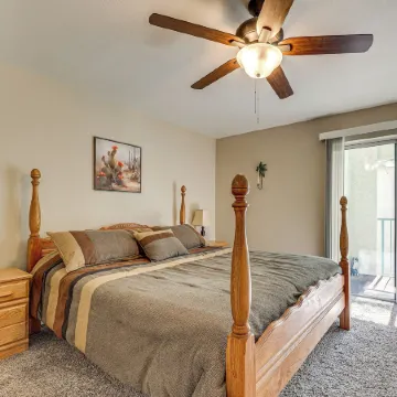 Community Pool and Gym Apt 5 Mi to Laughlin Casinos