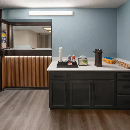 Days Inn by Wyndham Kansas City Northeast Отели рядом с достопримечательностью «Worlds Of Fun Oceans of Fun»