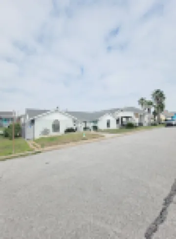 Galveston beach house - 1 block from the beach