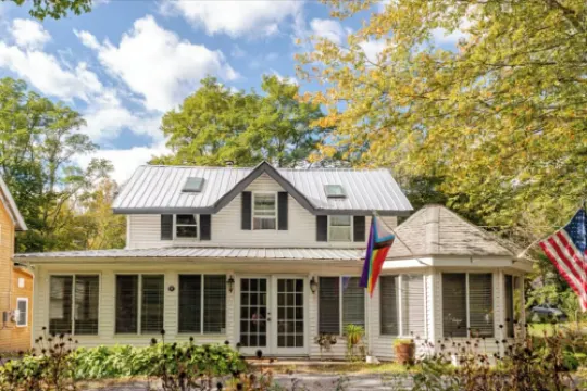 Private Giant Luxury Creekside Home - Serenity