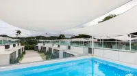 Yangyang Pool Lounge Pension & Glamping - Kolam Renang